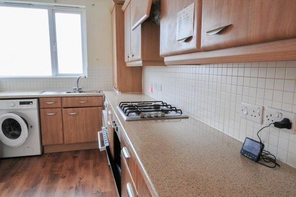 3 bedroom end of terrace house to rent - Photo 1