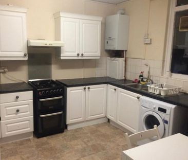 4 bedroom flat share to rent - Photo 4