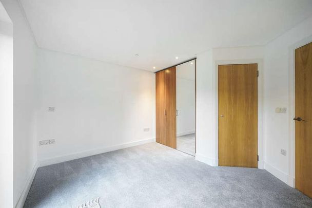 Hampton Wick, Kingston Upon Thames, KT1 - Photo 1