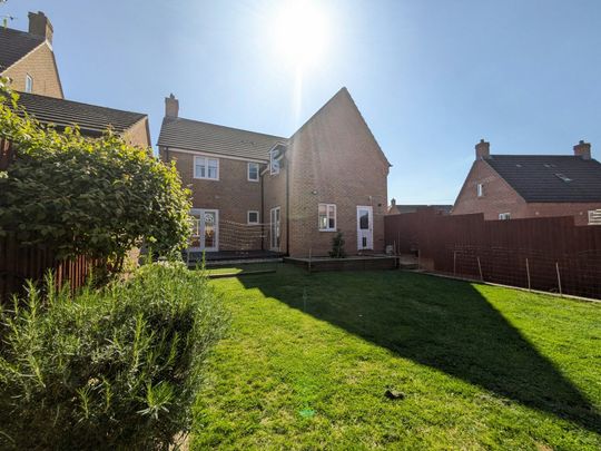 Detached house to rent on - Photo 1