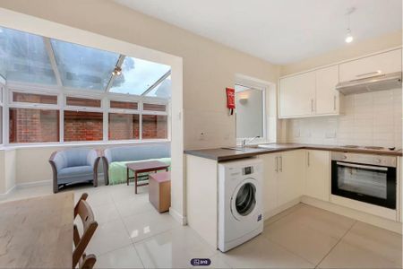 5 bedroom terraced house to rent - Photo 2