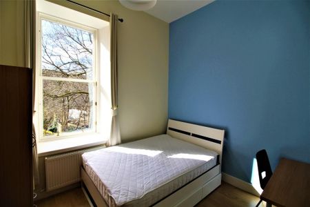 4 bedroom flat to rent - Photo 2