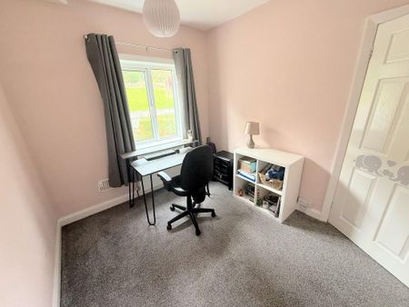 2 bedroom end of terrace house to rent - Photo 4