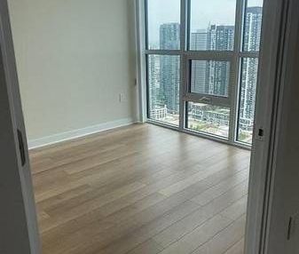 Grandpark dr. & Burnhamthorpe Rd Luxury 1Bdrm +Den Laminated Floors - Photo 1