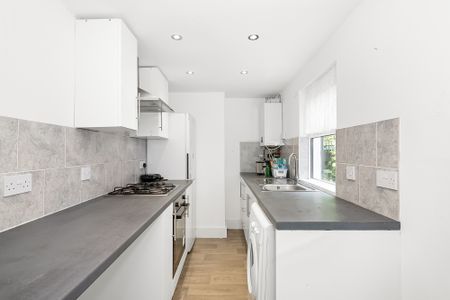 Woodland Terrace, London, SE7 - Photo 5