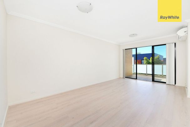 Renovated 2bed in a convenient location - Photo 1