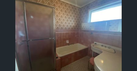 HUGE HOME WITH 2 SEPARATE LIVING AREAS - Photo 2