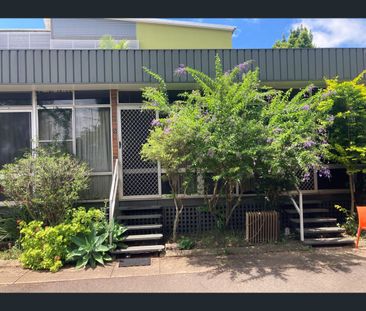 2/17 Scott Street, East Toowoomba, Qld 4350 - Photo 4