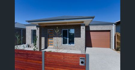 Three Bedroom Townhouse - Photo 2