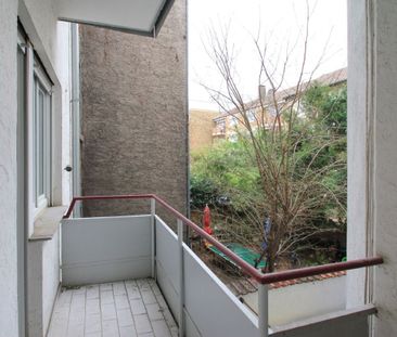 Helle City-Wohnung mit Balkon, Tageslichtbad und Wohnküche - Foto 1