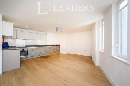 3 bedroom flat to rent - Photo 5