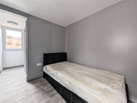 1 bedroom in a house share to rent - Photo 4