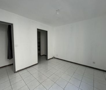 Location Appartement 2 pièces 66m² TOURVES 83170 - Photo 3