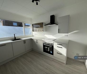 2 bedroom semi-detached house to rent - Photo 5