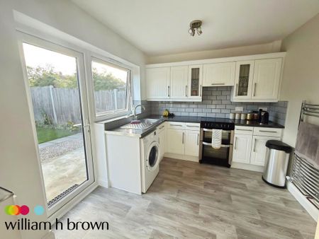 3 bedroom bungalow to rent - Photo 3