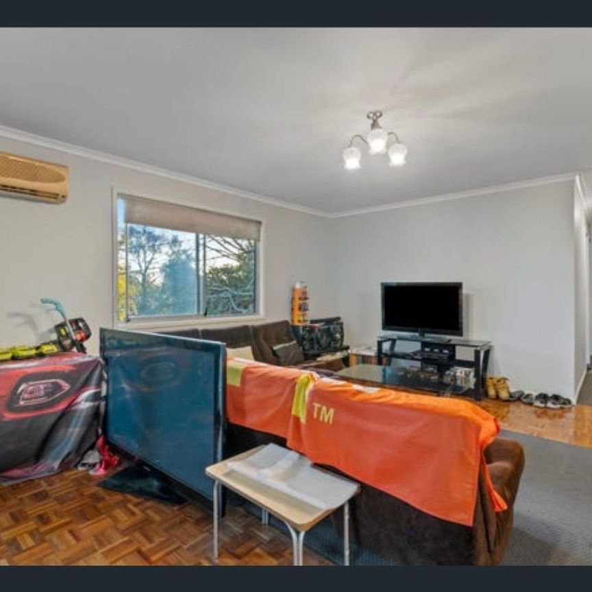 Spacious 3-bedroom, 1-bathroom Family Living in a Prime Kingston Location! - Photo 1