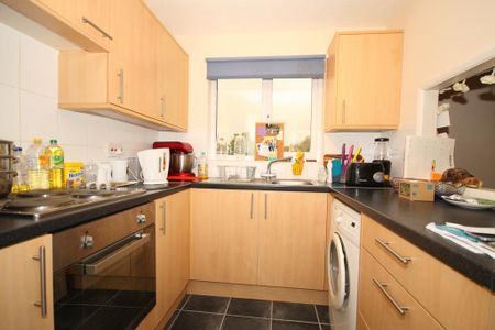 2 bedroom flat to rent - Photo 4