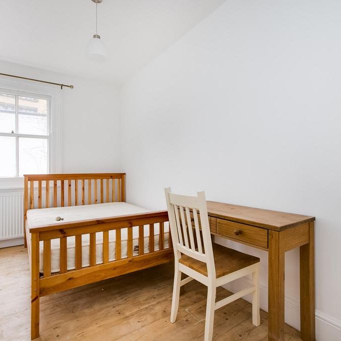 4 bedroom mews to rent - Photo 1