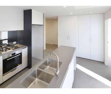 Stylish & Conveniently Located 2 Bedroom Apartment - Photo 1