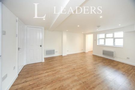 Studio to rent - Photo 2