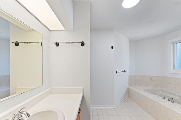 For Lease - 459 Glenashton Drive, Oakville, Ontario - Photo 1