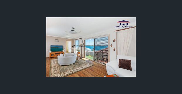 Charming 3 Bedroom house for rent with stunning lake views - Photo 1