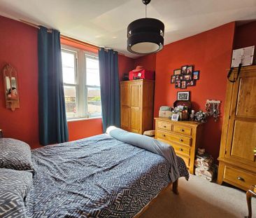 3 bedroom semi-detached house to rent - Photo 6