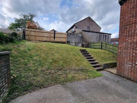 Bryn Nant, Caerphilly, CF83 - Photo 1