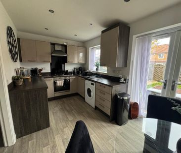 3 bedroom end of terrace house to rent - Photo 2