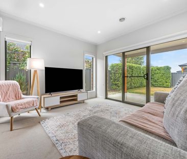 MODERN FAMILY LIVING IN PRIME ALFREDTON LOCATION - Photo 3