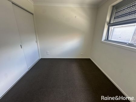 10 Mustang Lane, Thomastown, VIC 3074 - Photo 2