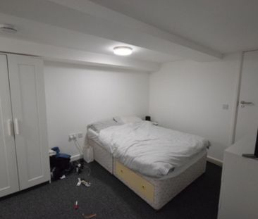 2 Bedroom Flat To Rent in Lansdowne - £1,170 pcm Tenancy Info - Photo 4