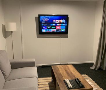 Charming 3-bedroom house with seperate rumpus room or work from hom... - Photo 2