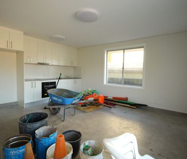 unique mdoern granny flat with street frontage and private yard space - Photo 2