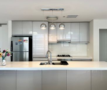 Fully Furnished & Modern & Convenient Living in the Heart of Chatswood - Photo 5