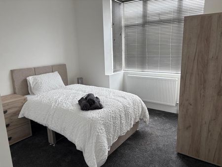 Room in a Shared House, Bearwood Road, B66 - Photo 4