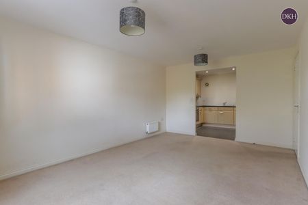 Observer Drive, Watford, Hertfordshire, WD18 - Photo 2