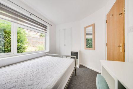 £682 p/w (£2,955 pcm) - Photo 4