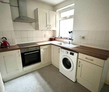 Partly Furnished 3 Bedroom Terrace - Photo 6