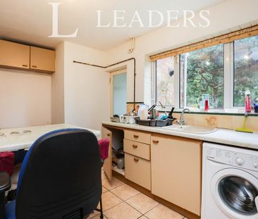 2 bedroom semi-detached house to rent - Photo 3