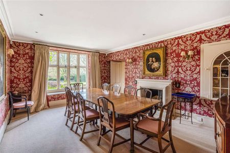 Substantial Country Residence in the heart of Coln St. Aldwyns. - Photo 2