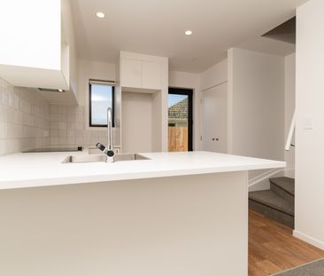 Brand swanky new two bedroomed townhouse - Photo 4