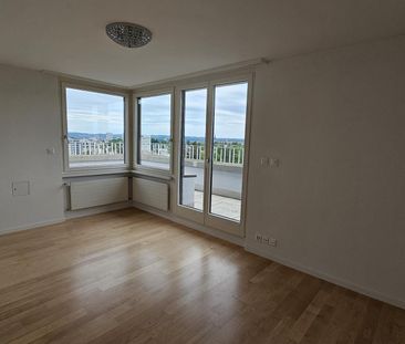 Gekühlte moderne 3.5-Zimmer-Attikawohnung mit Blick über Stadt - Foto 3