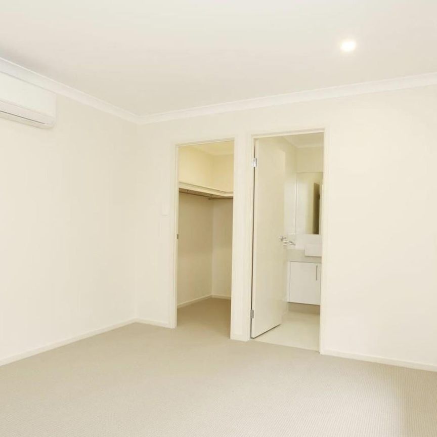 Spacious Three-Bedroom Duplex in Family-Friendly Estate - Photo 1