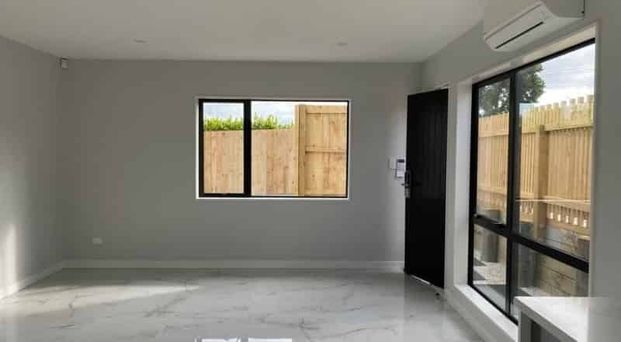 Stylish 3-Bedroom Townhouse Offering Space, Comfort & Convenience - Photo 1