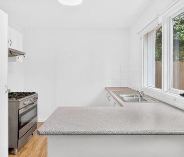 Spacious Four-Bedroom Home in a Peaceful Leura Setting - Photo 6