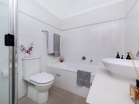 1 Bedroom Apartment available at Trafalgar - Photo 5