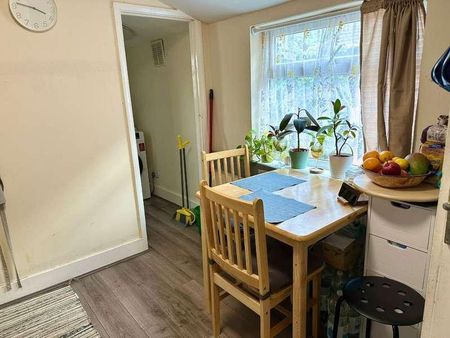 Herbert Road, London, E12 - Photo 2