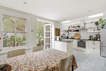 4 bedroom end of terrace house to rent - Photo 4