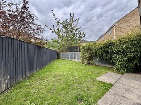 3 bedroom end of terrace house to rent - Photo 3